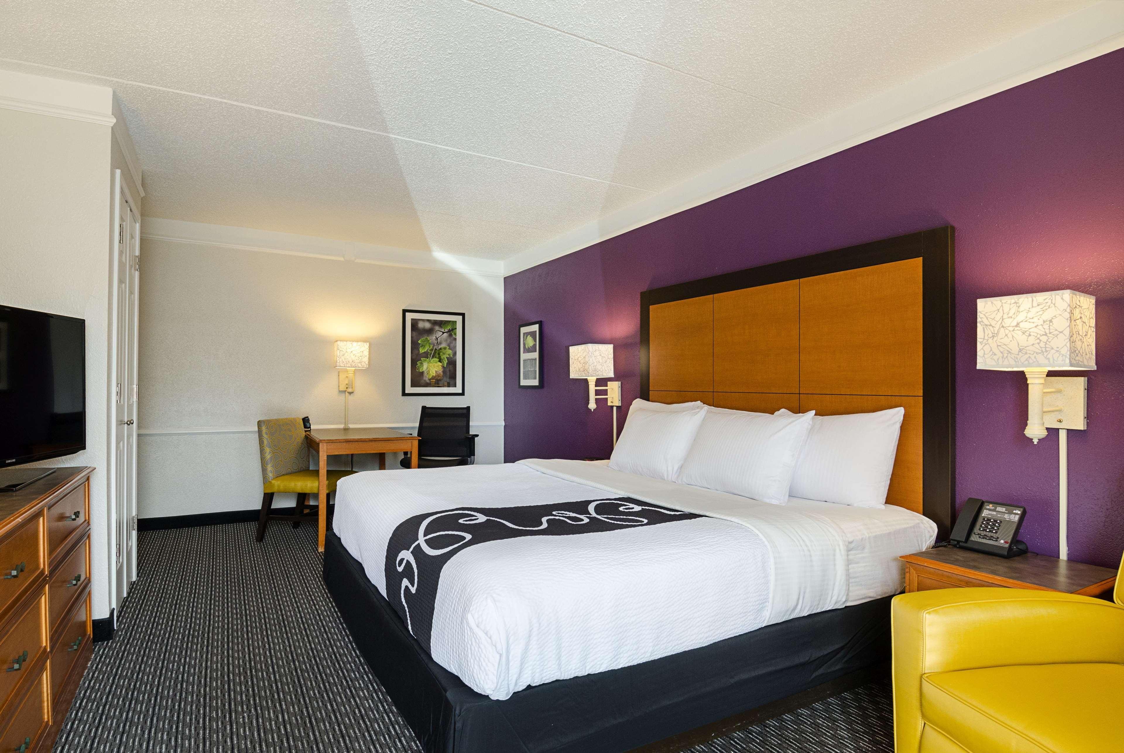 Travelodge By Wyndham Houston Cy-Fair Экстерьер фото