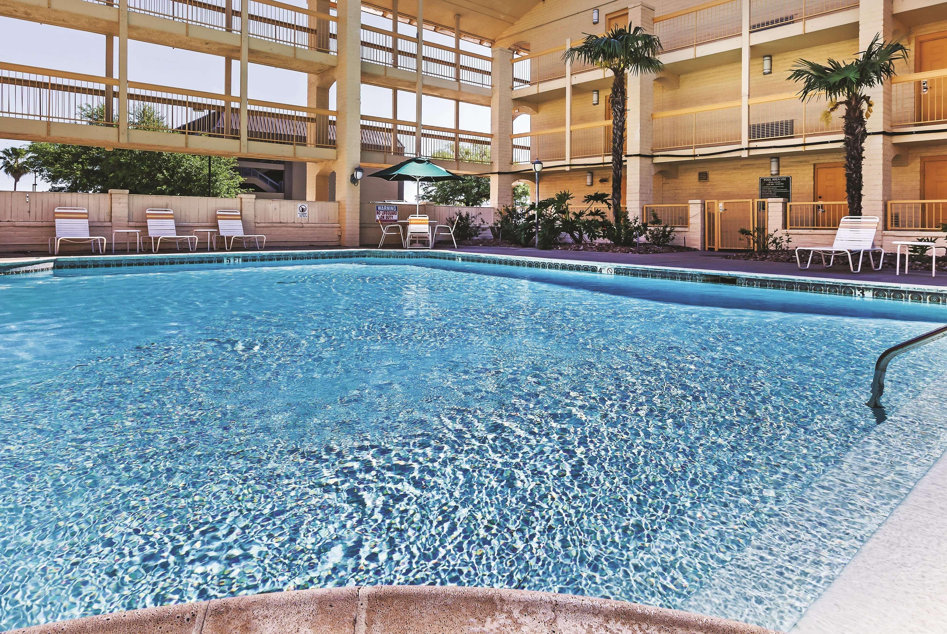 Travelodge By Wyndham Houston Cy-Fair Экстерьер фото