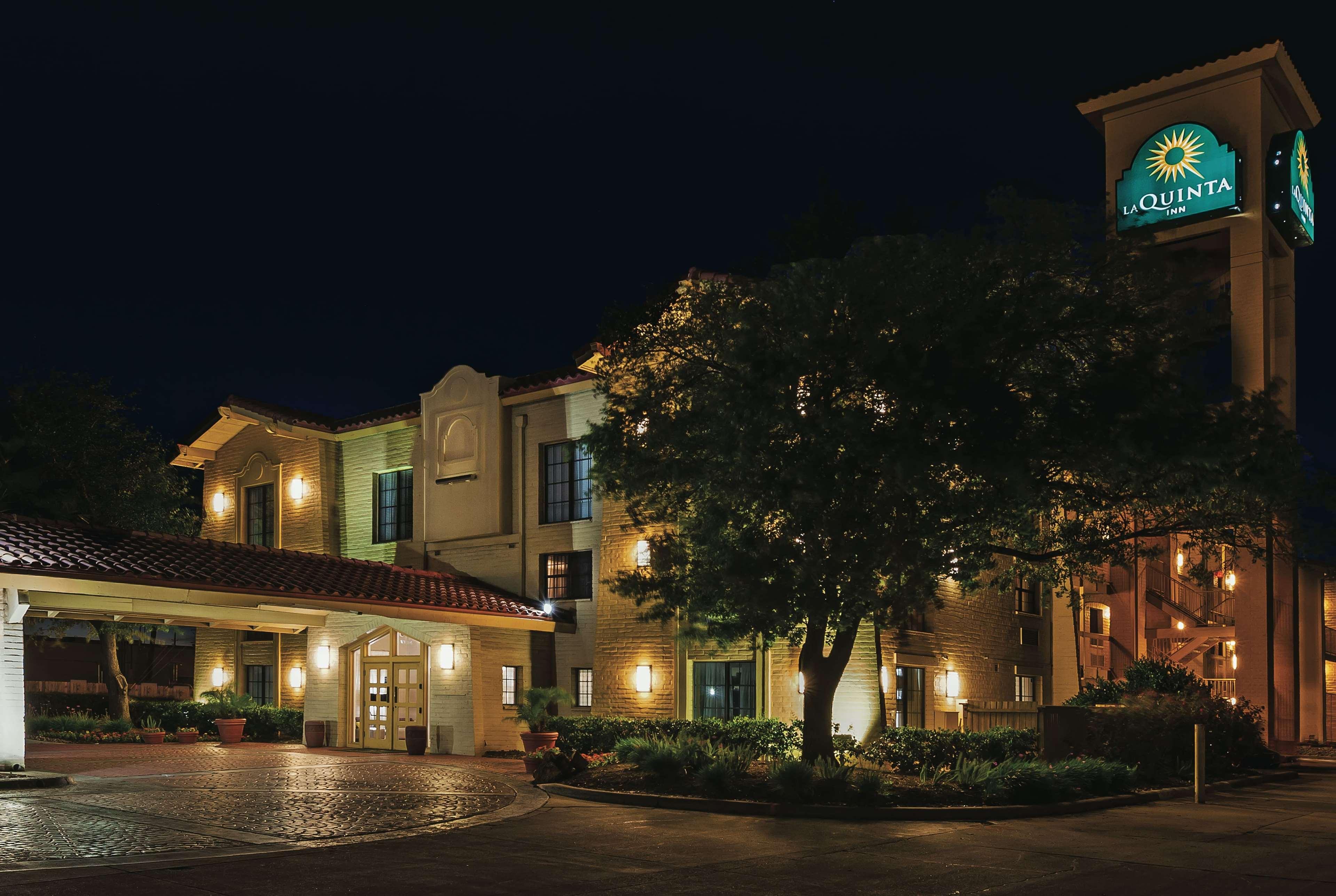 Travelodge By Wyndham Houston Cy-Fair Экстерьер фото