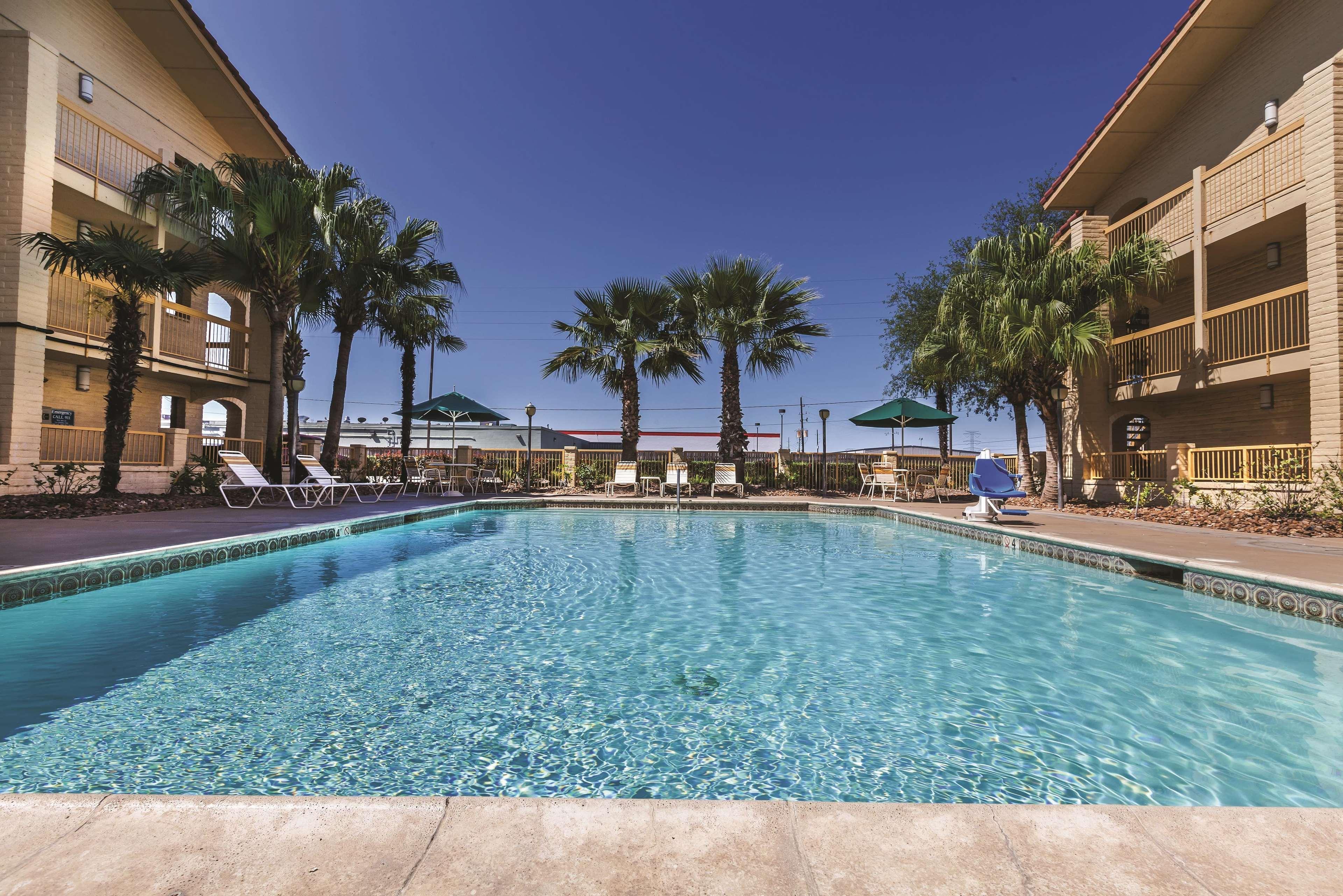 Travelodge By Wyndham Houston Cy-Fair Экстерьер фото