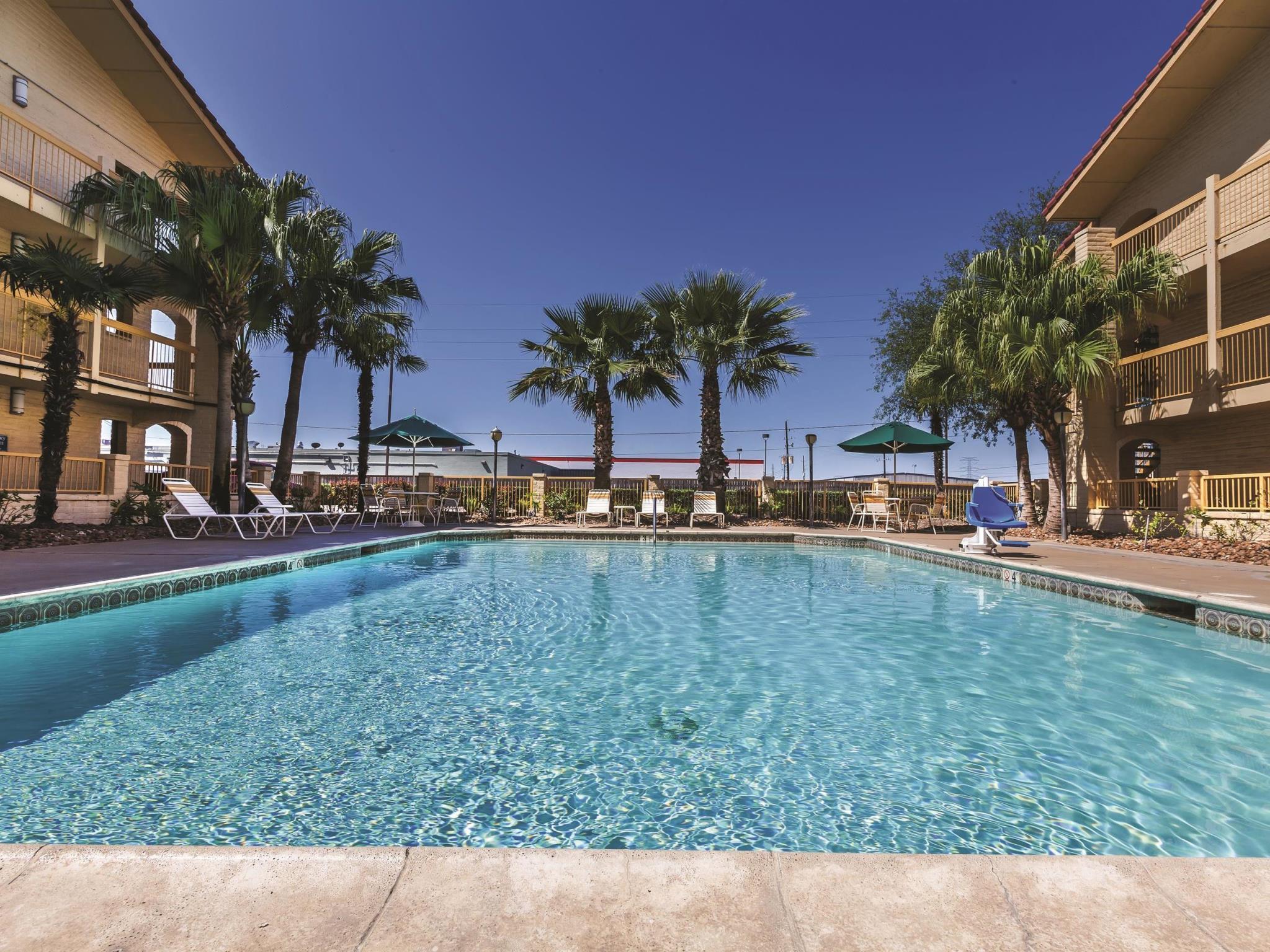 Travelodge By Wyndham Houston Cy-Fair Экстерьер фото