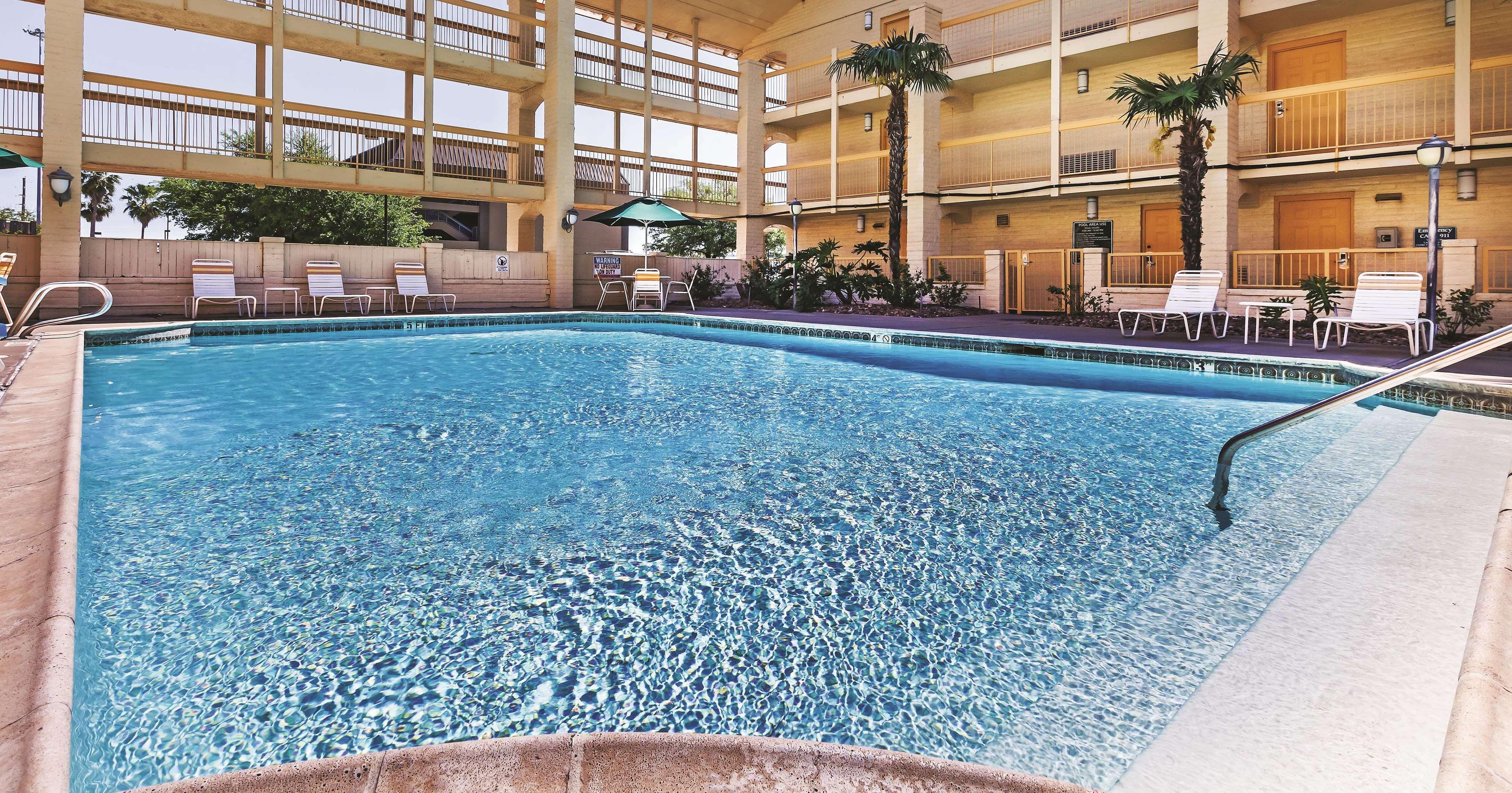 Travelodge By Wyndham Houston Cy-Fair Экстерьер фото