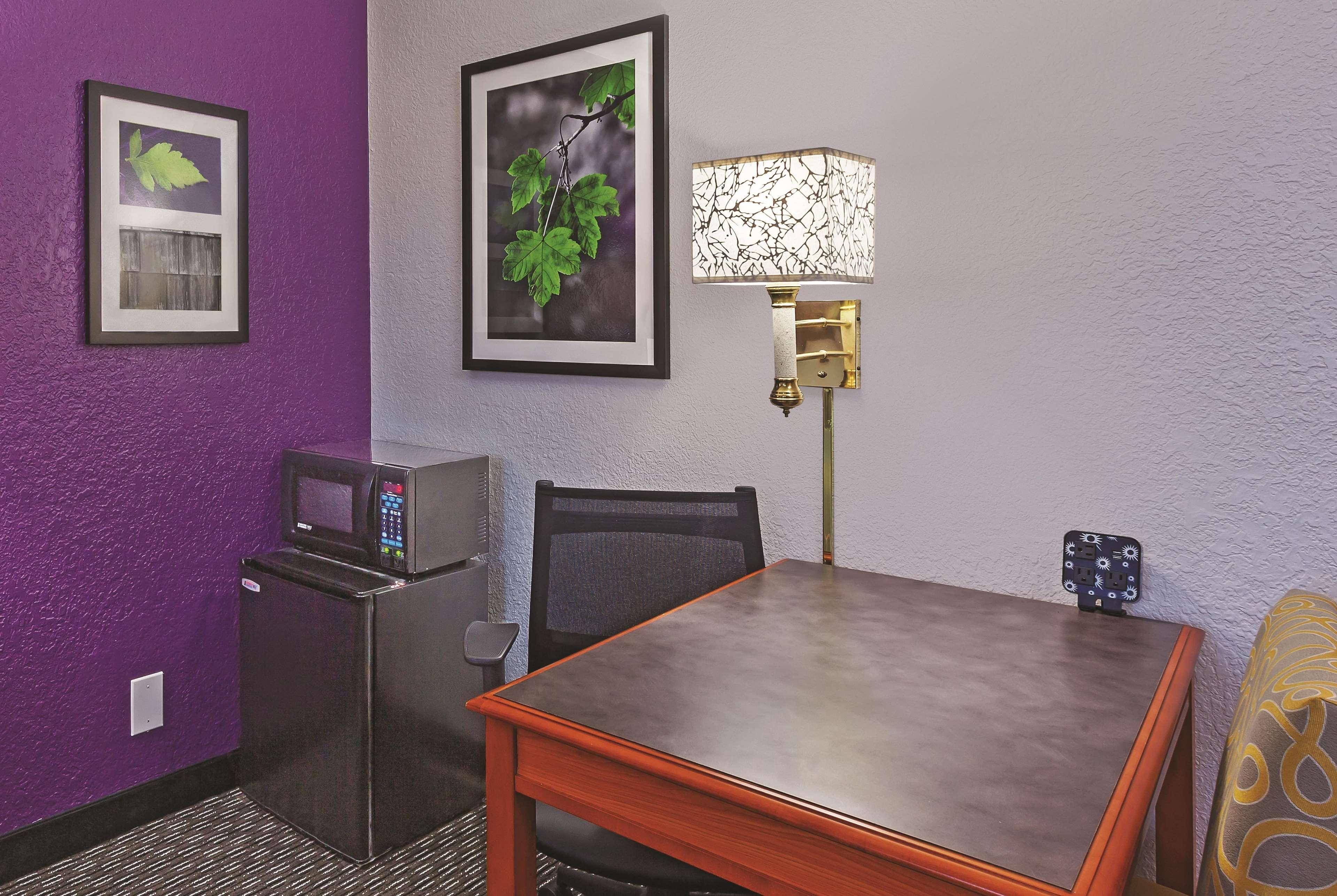 Travelodge By Wyndham Houston Cy-Fair Экстерьер фото