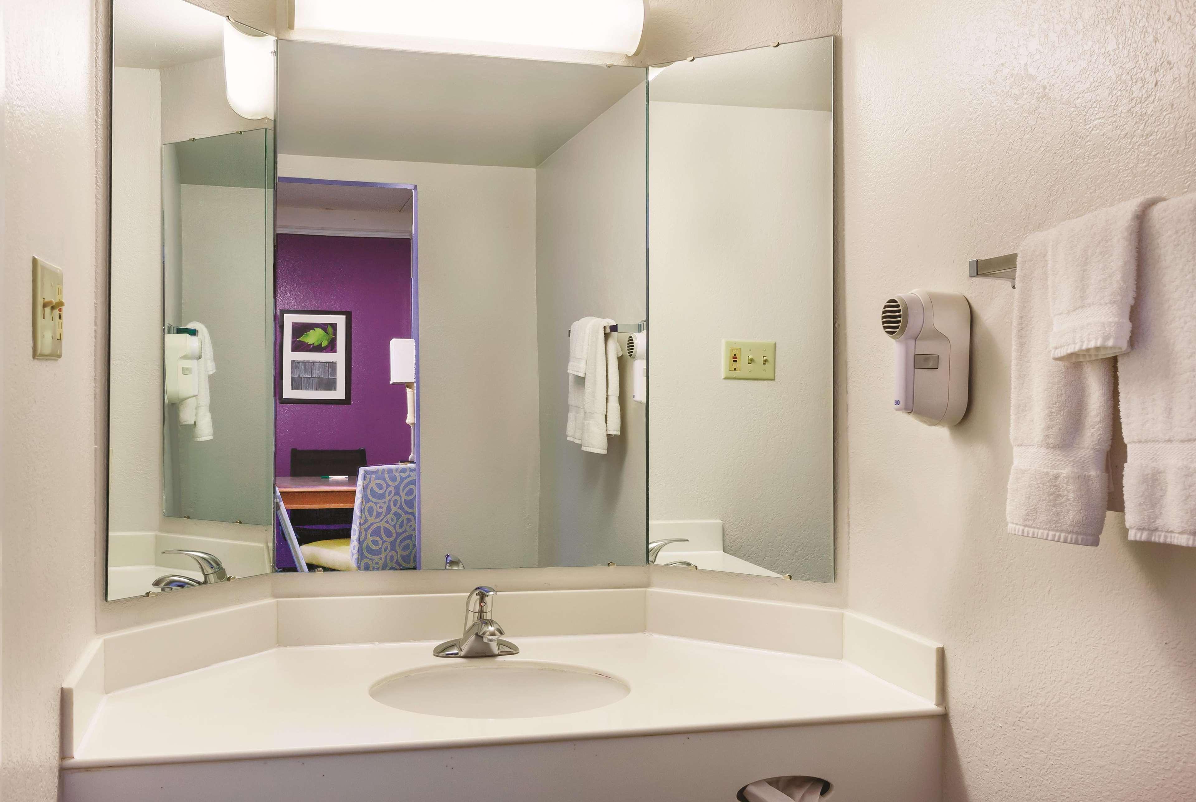 Travelodge By Wyndham Houston Cy-Fair Экстерьер фото