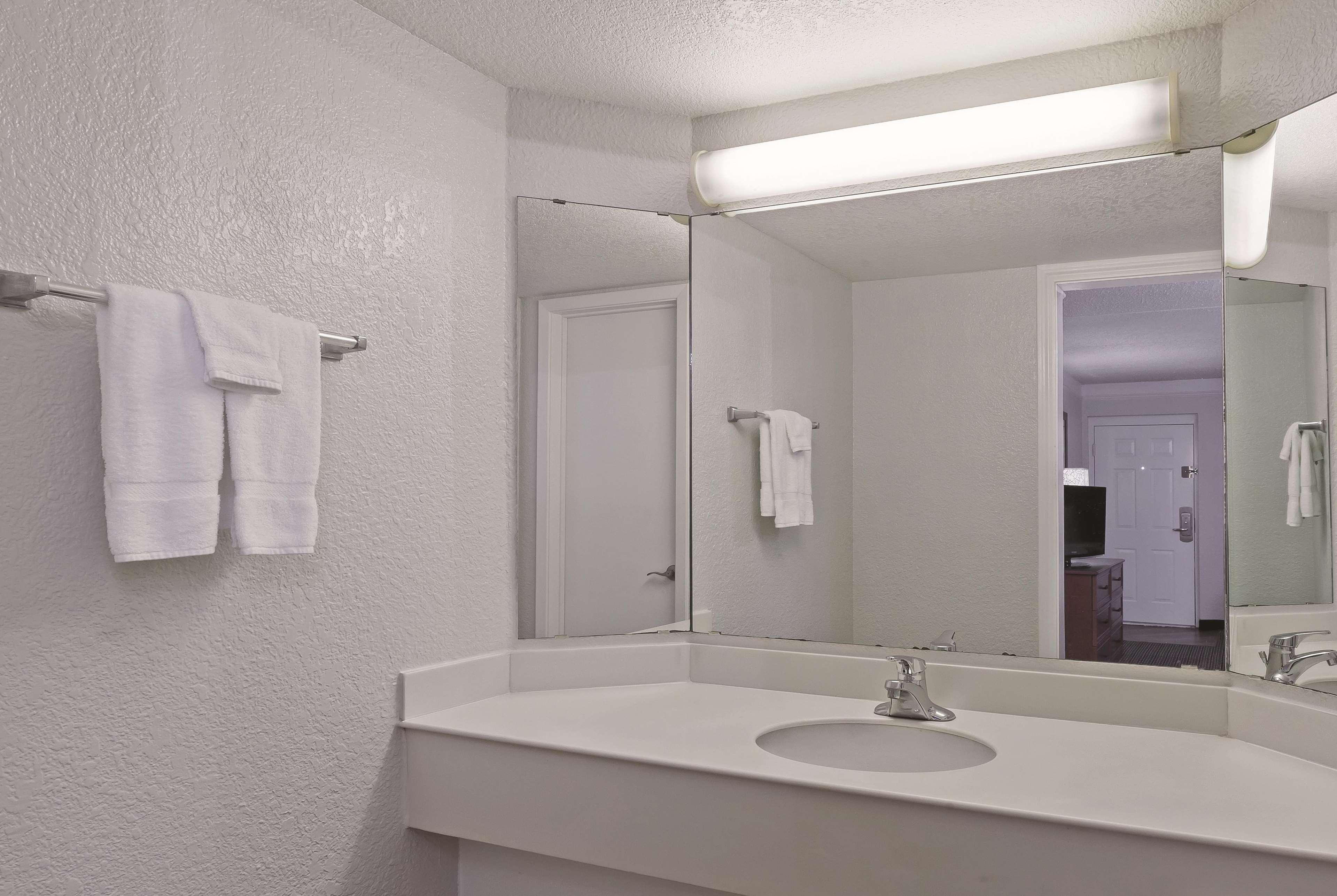 Travelodge By Wyndham Houston Cy-Fair Экстерьер фото