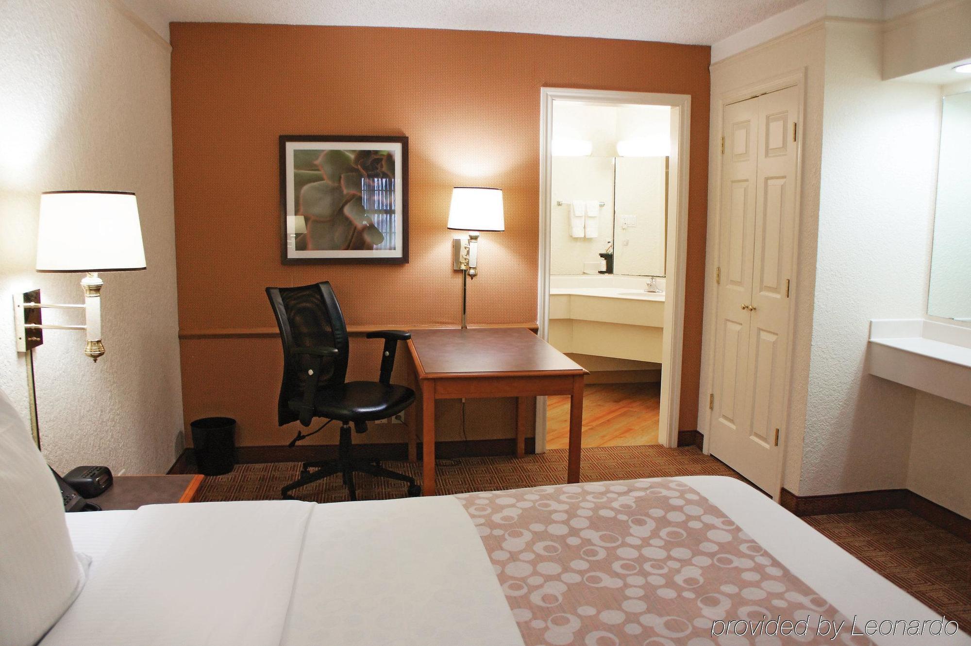 Travelodge By Wyndham Houston Cy-Fair Экстерьер фото