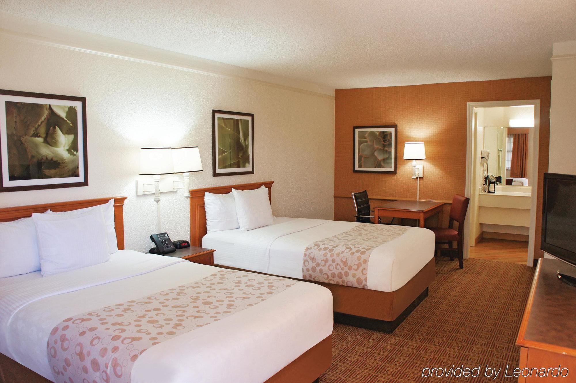 Travelodge By Wyndham Houston Cy-Fair Экстерьер фото