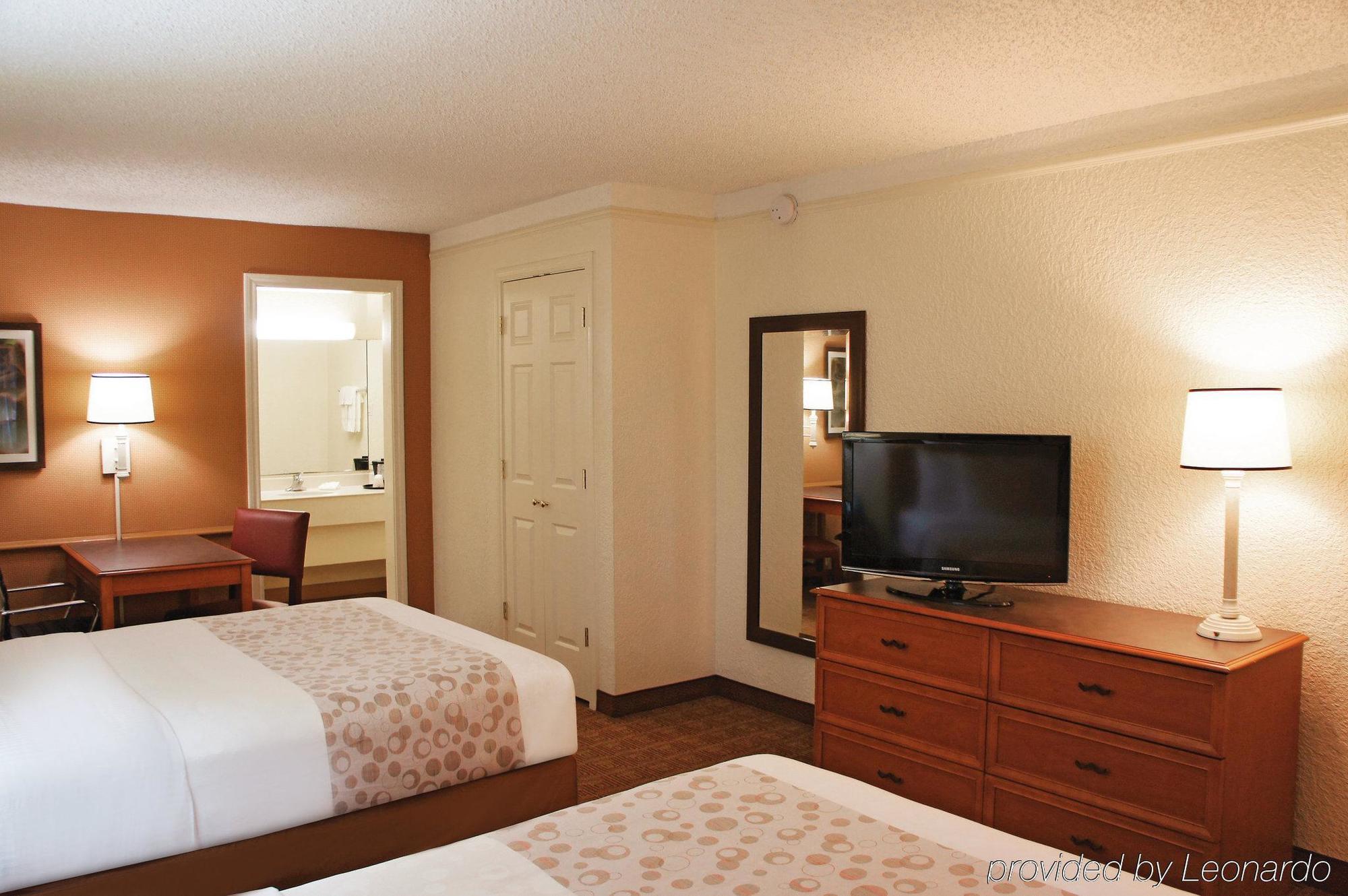 Travelodge By Wyndham Houston Cy-Fair Экстерьер фото