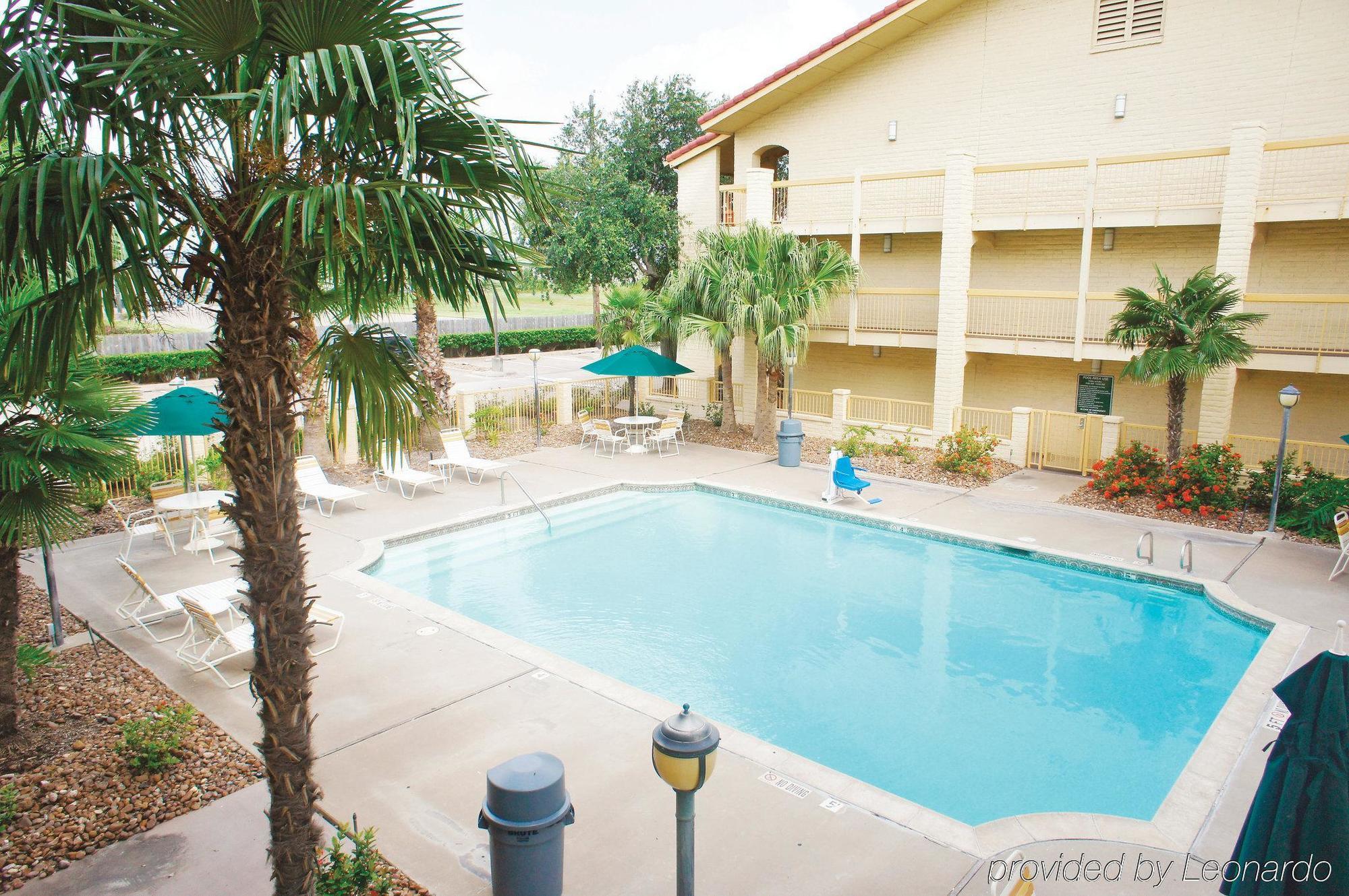 Travelodge By Wyndham Houston Cy-Fair Экстерьер фото