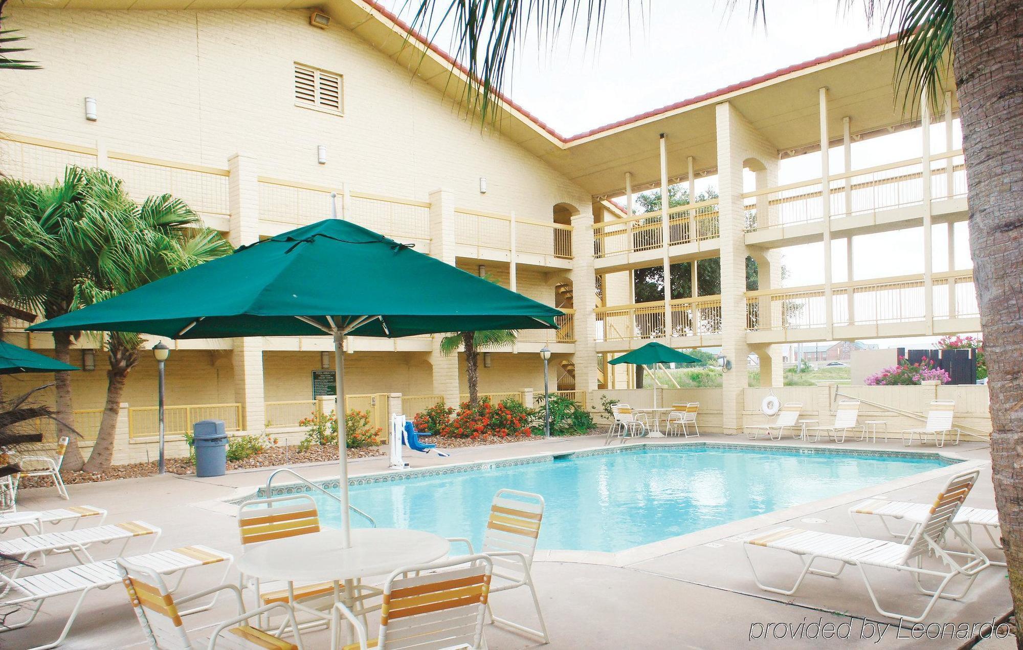 Travelodge By Wyndham Houston Cy-Fair Экстерьер фото