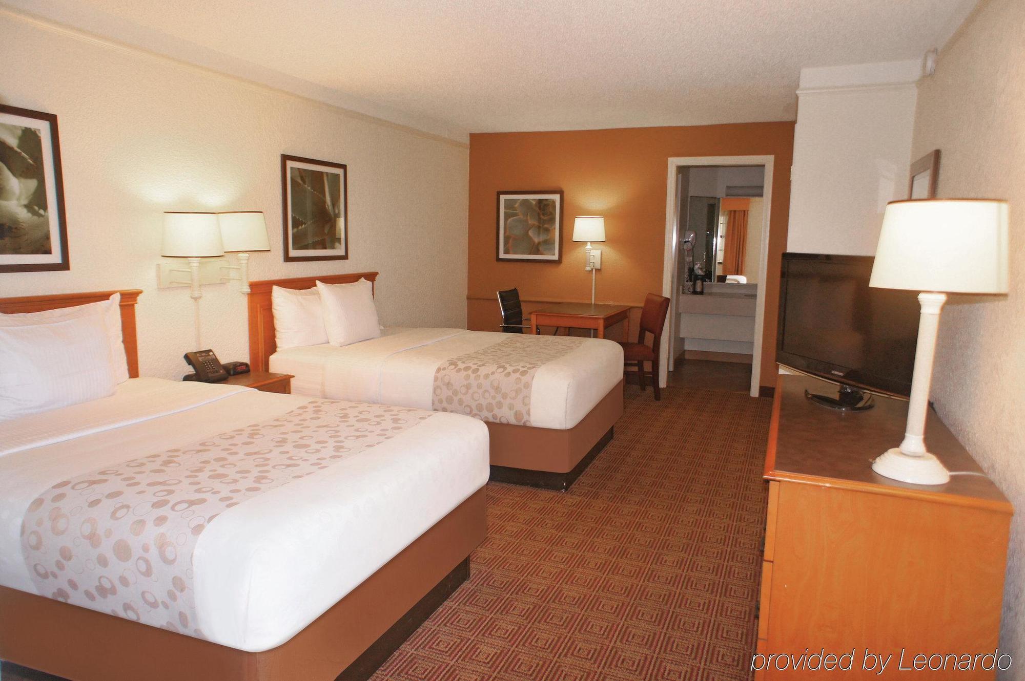 Travelodge By Wyndham Houston Cy-Fair Экстерьер фото