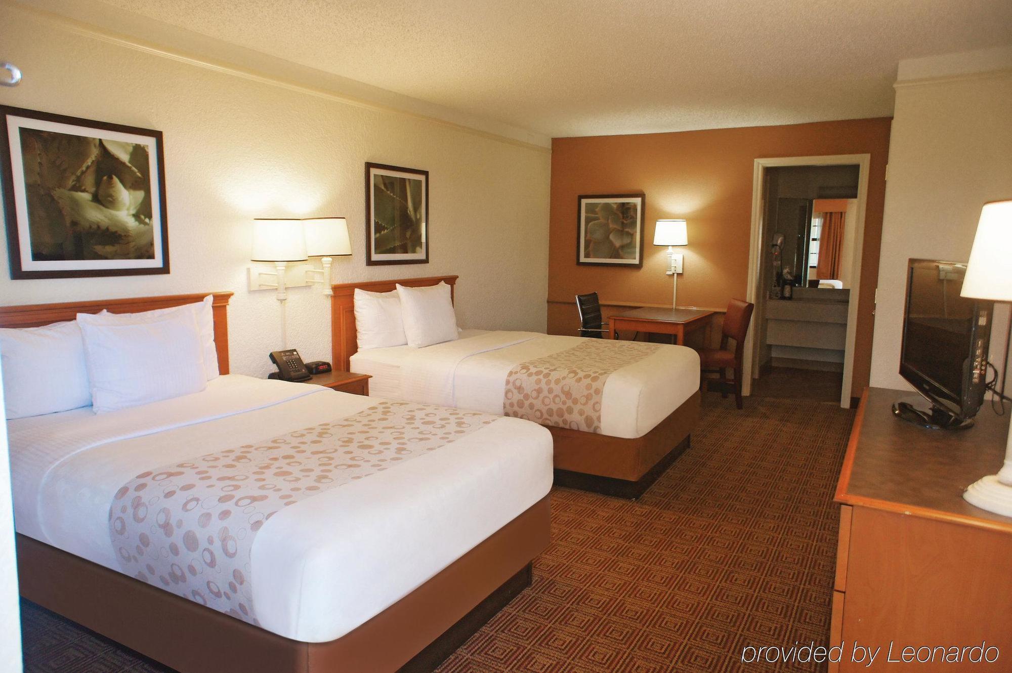 Travelodge By Wyndham Houston Cy-Fair Экстерьер фото