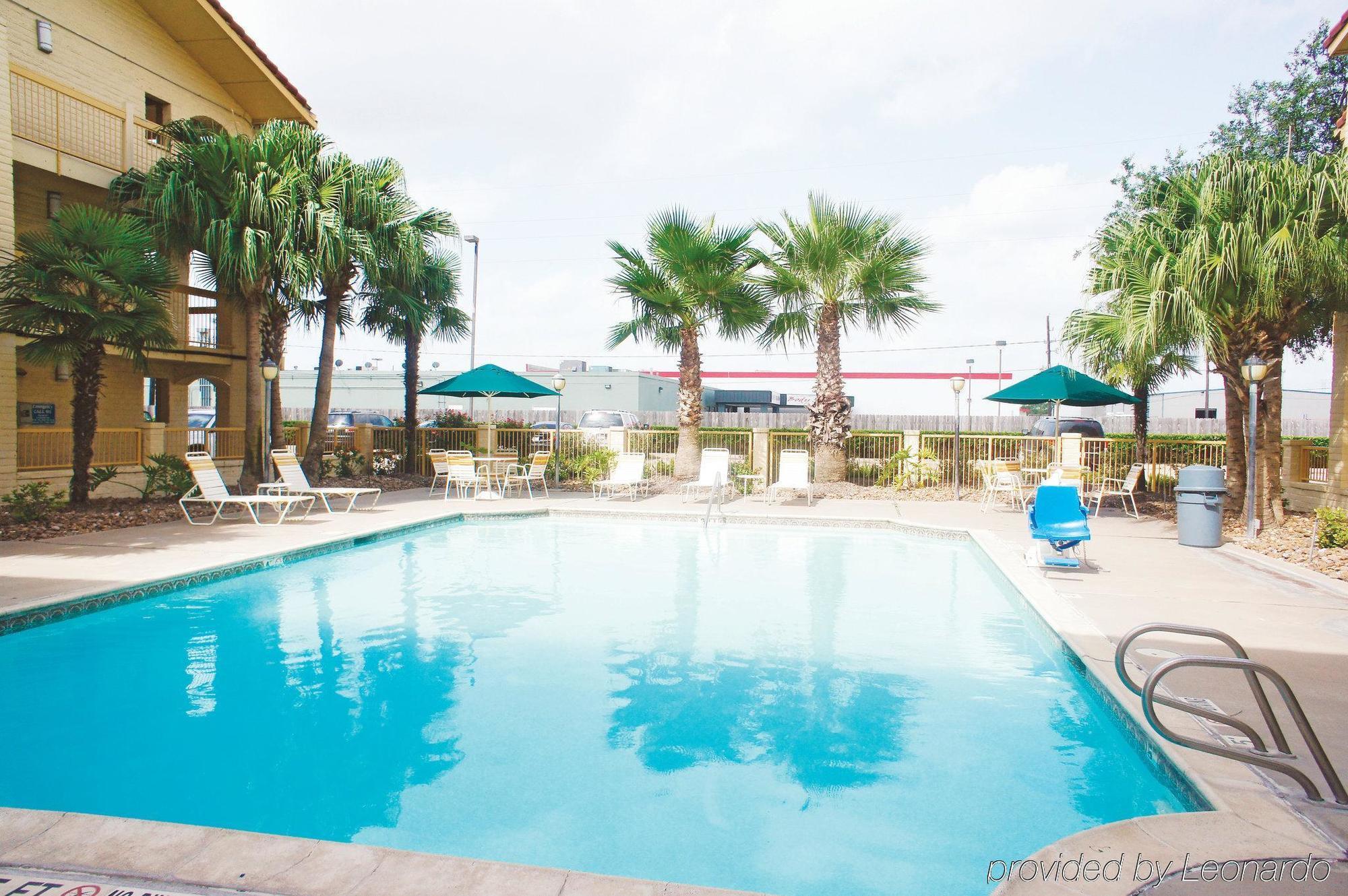 Travelodge By Wyndham Houston Cy-Fair Экстерьер фото
