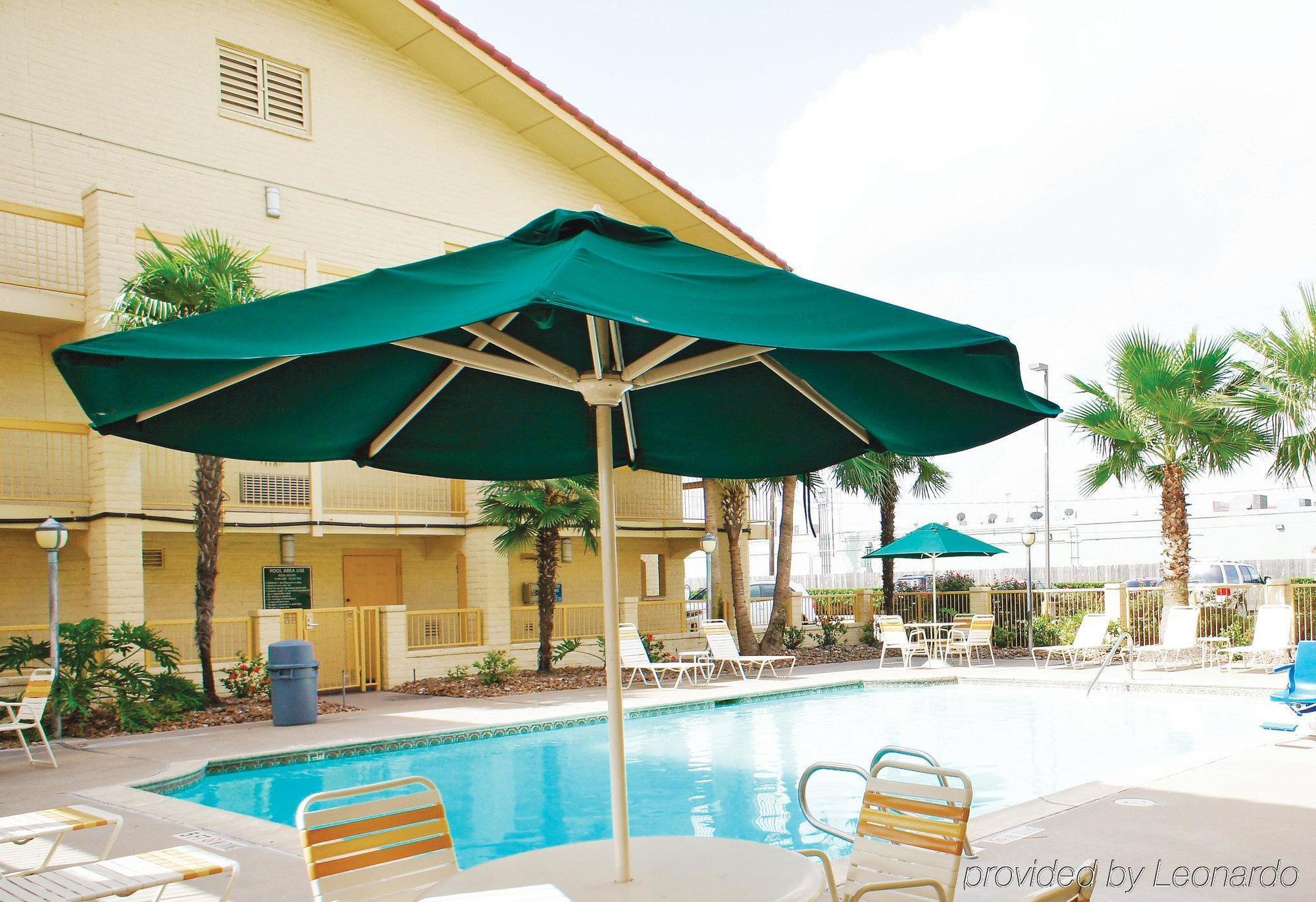 Travelodge By Wyndham Houston Cy-Fair Экстерьер фото