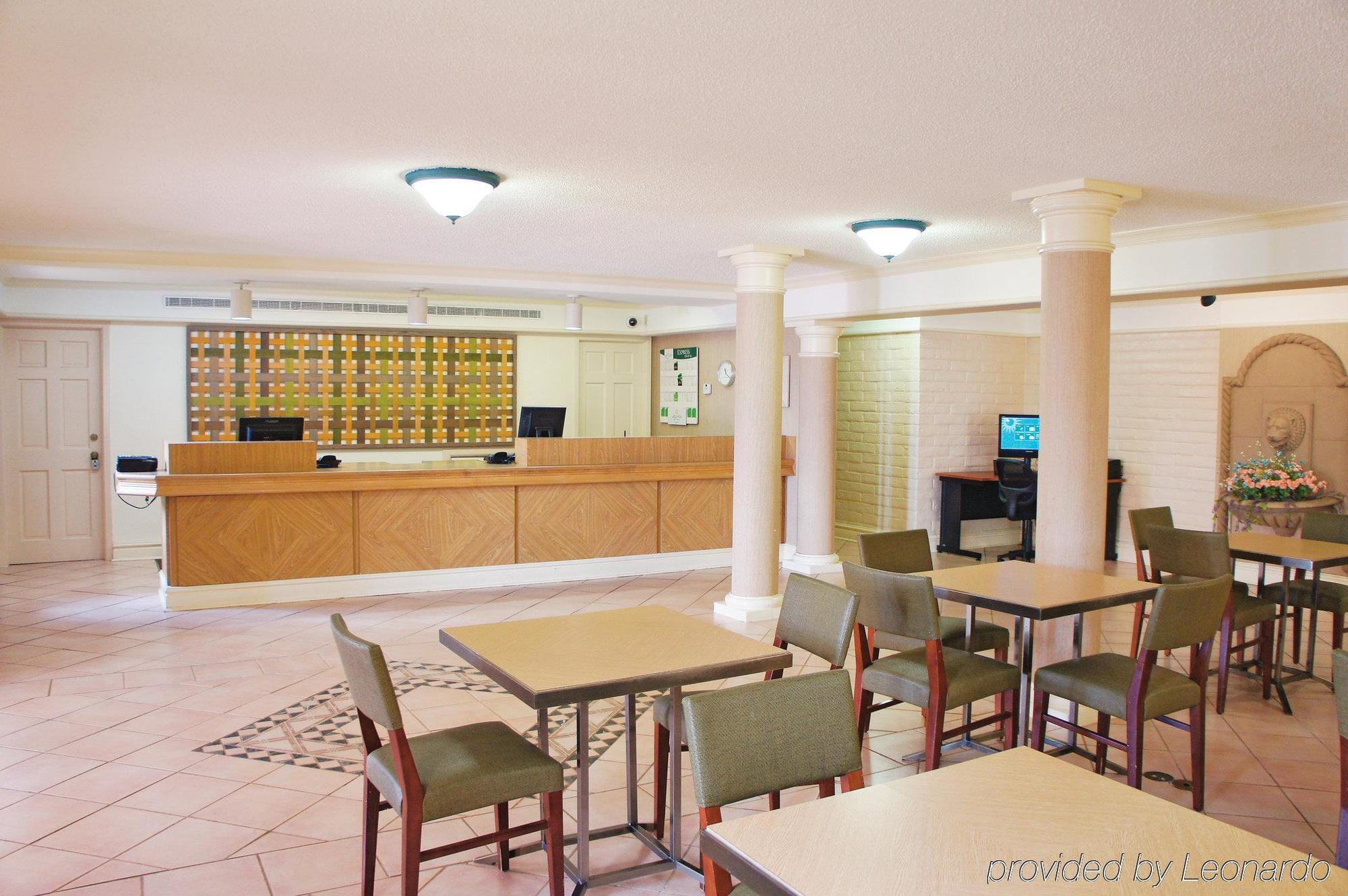 Travelodge By Wyndham Houston Cy-Fair Экстерьер фото